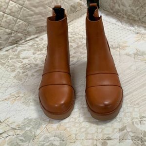 Jolimall ankle boots, size 9 chestnut color